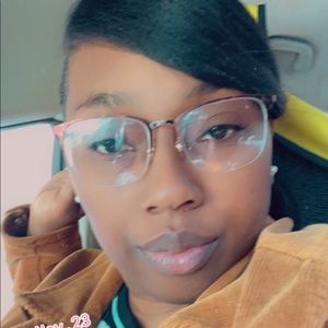 Meet your Posher, Ebony